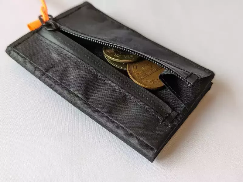 【2025最新】登山財布の選び方!初心者でもわかる超軽量&防水ウォレットのすすめ!|財布|アクセサリー|山のモノ|登山・トレラン・山スキーマガジン「山旅旅」