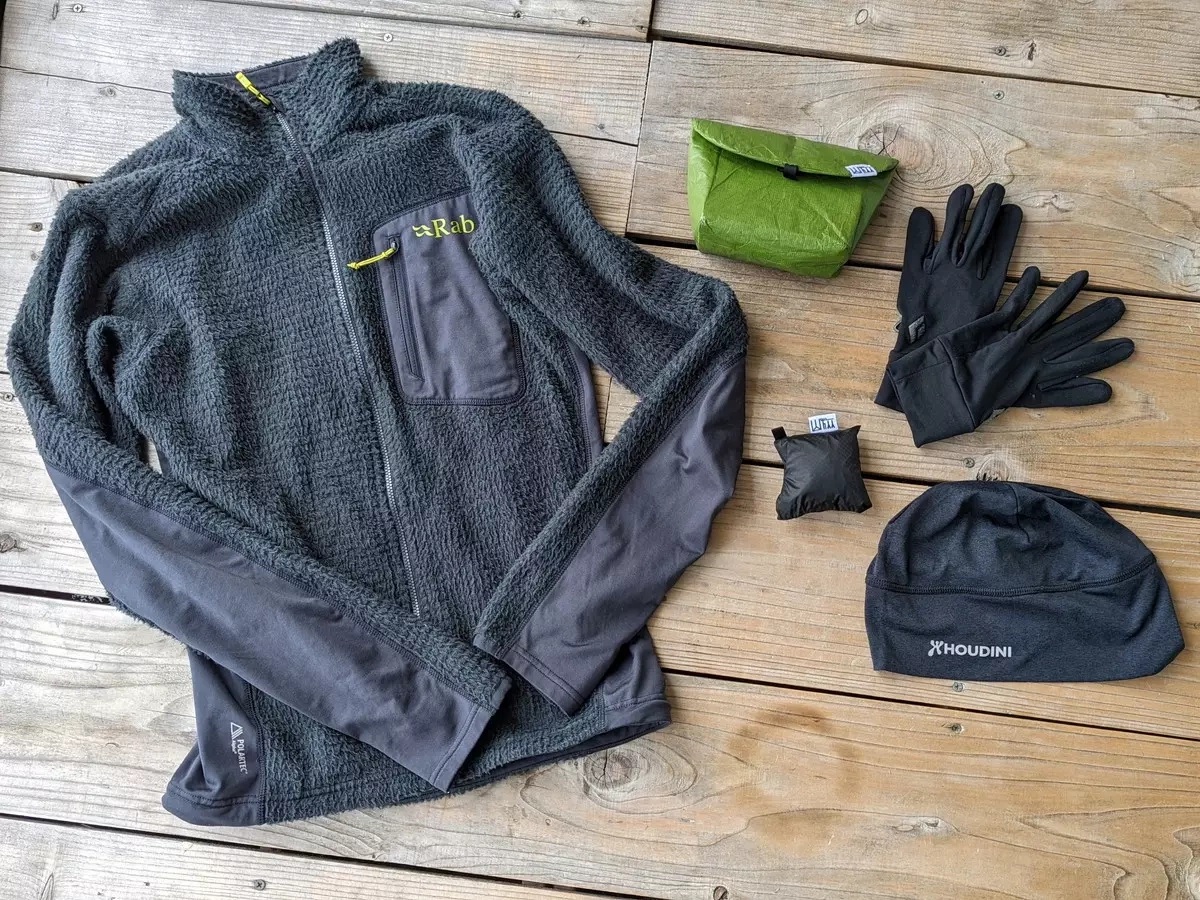 秋山登山におすすめの登山アイテム-防寒対策で快適な登山を実践