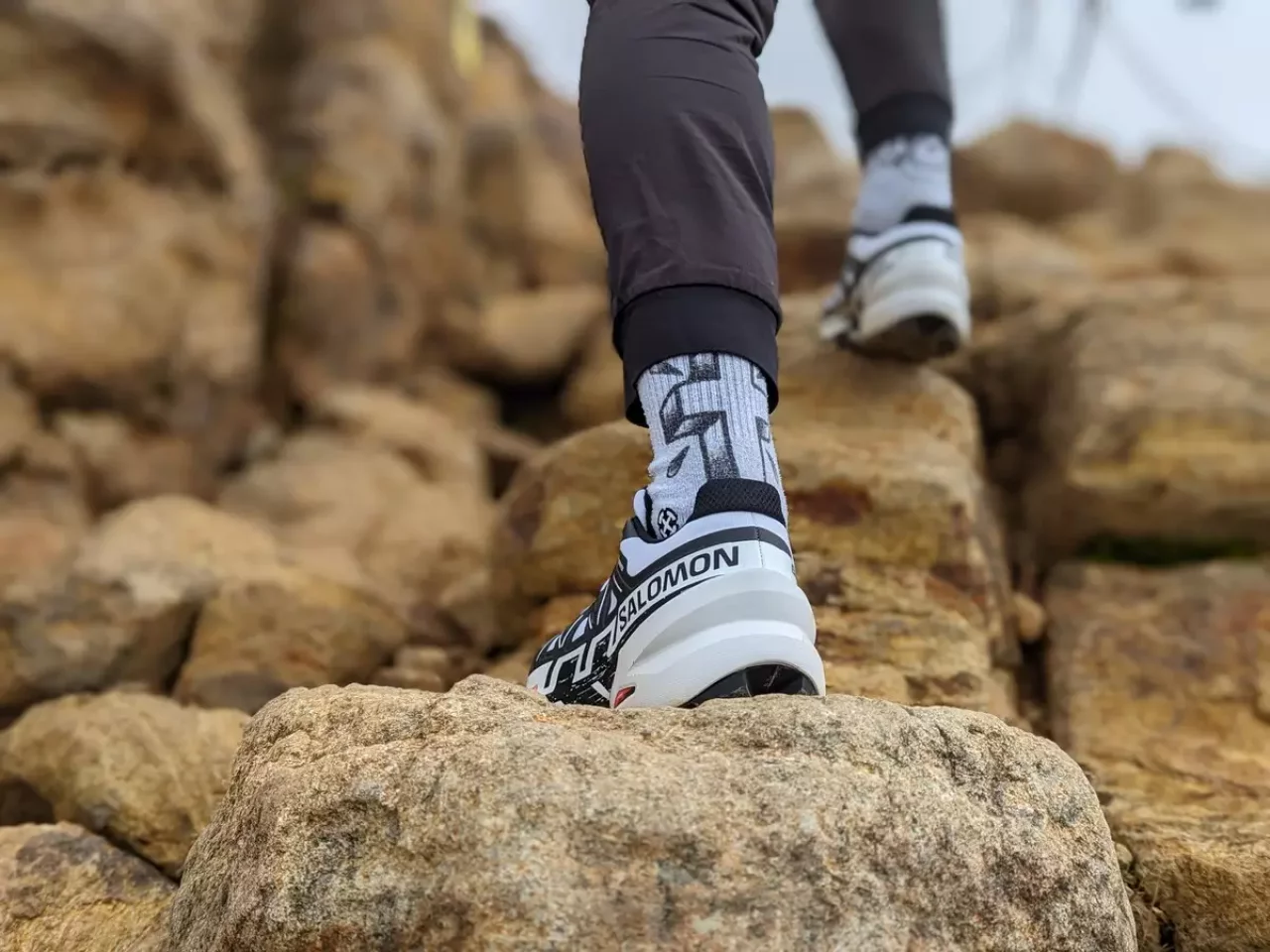 足裏が疲れづらい高反発なミッドソール