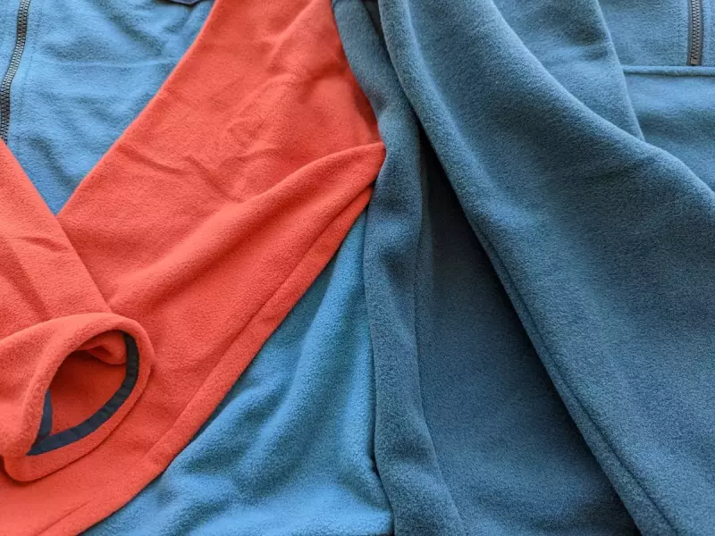 大人モデルは5.7オンスのフリース素材、キッズは4.7オンスのフリース素材を採用