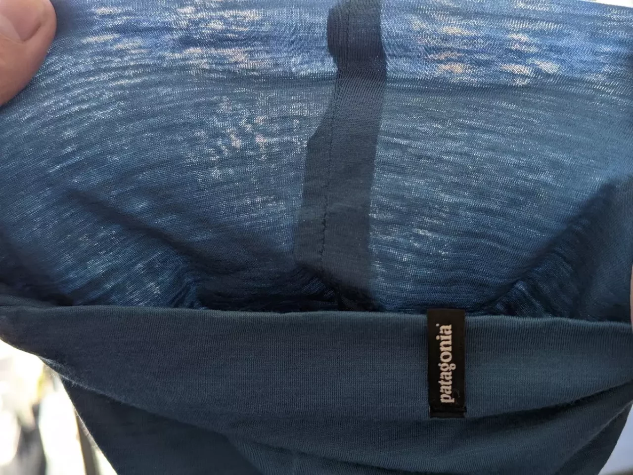 非常に薄手のメリノウールの生地を二重に使用