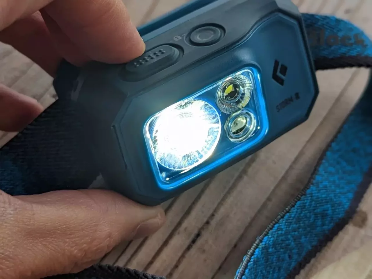 長期縦走登山におすすめの充電式ヘッドライト『ストーム500-R』