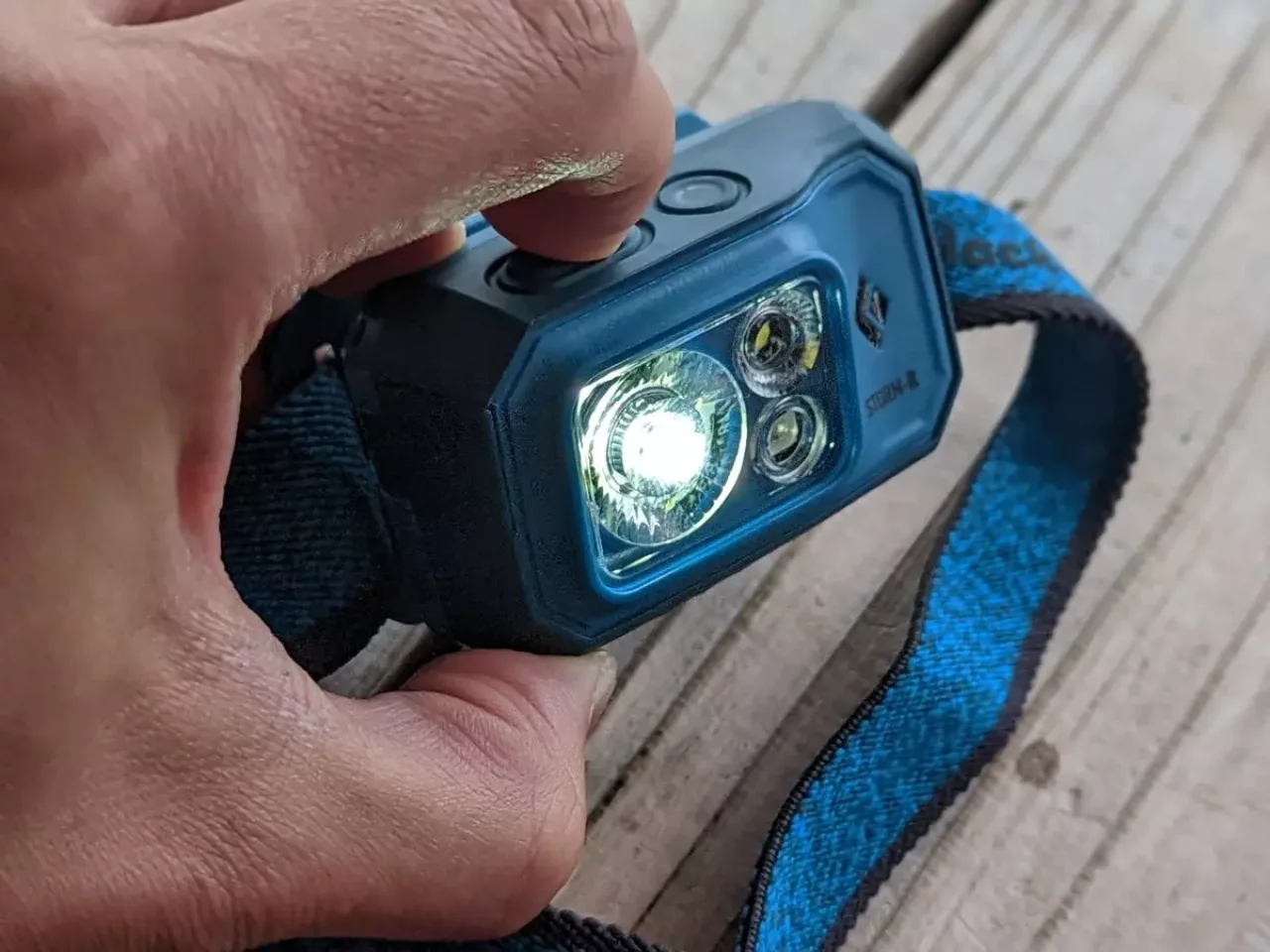 白色ライトの光の増減