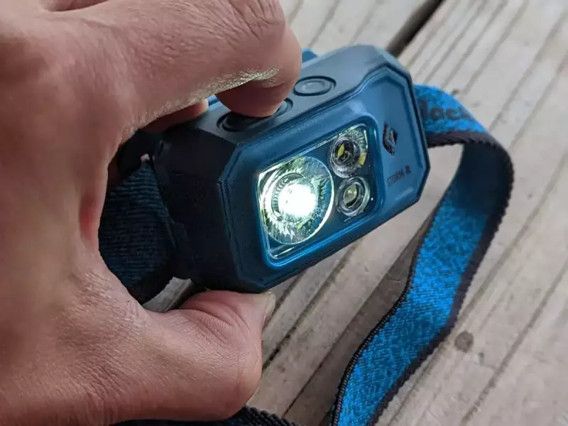 白色ライトの光の増減