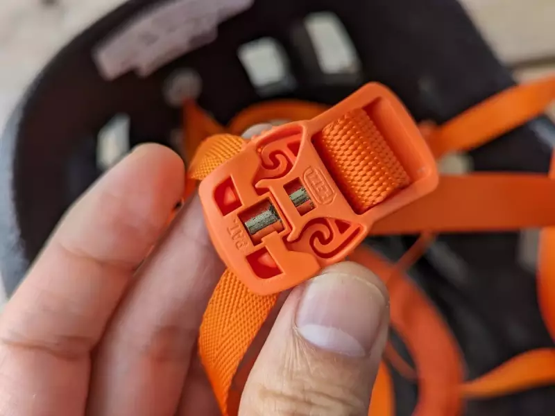 フィット感に優れ行動に集中できるヘルメット