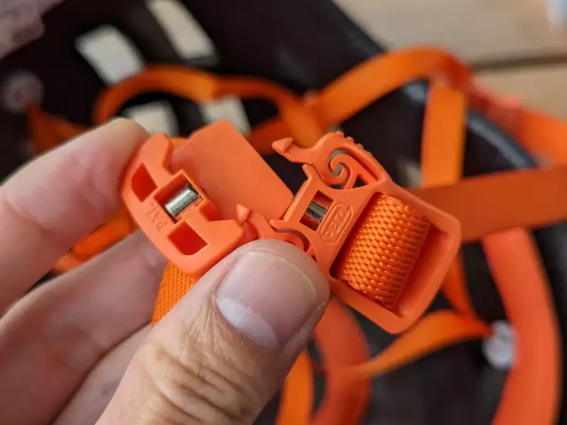 フィット感に優れ行動に集中できるヘルメット