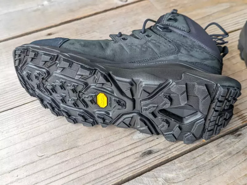 HOKAならではのアウトソールによる安定感