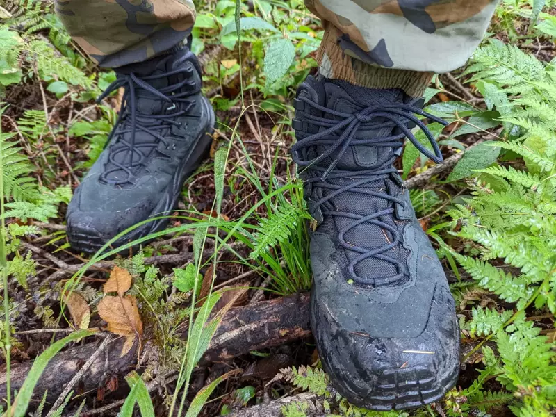 【レビュー】抜群のクッション性が特徴のミドルカットハイキングシューズ-HOKA『KAHA 2 MID GTX』|登山靴|登山靴・シューズ|登山ギア|山のモノ|登山・トレラン・山スキーマガジン「山旅旅」