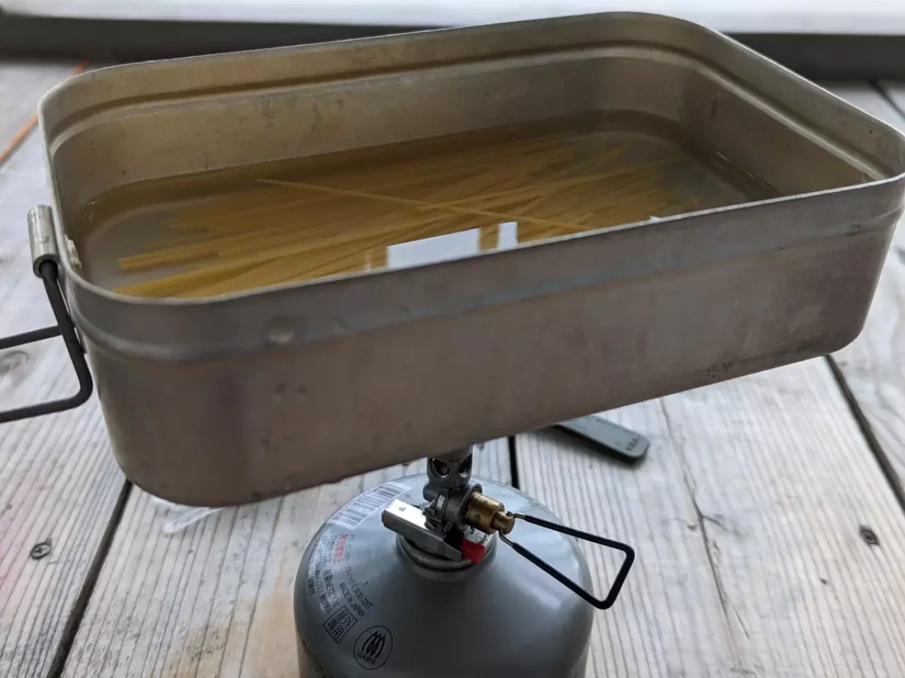 ゆで汁を捨てずないためにパスタ100gに対して水220cc