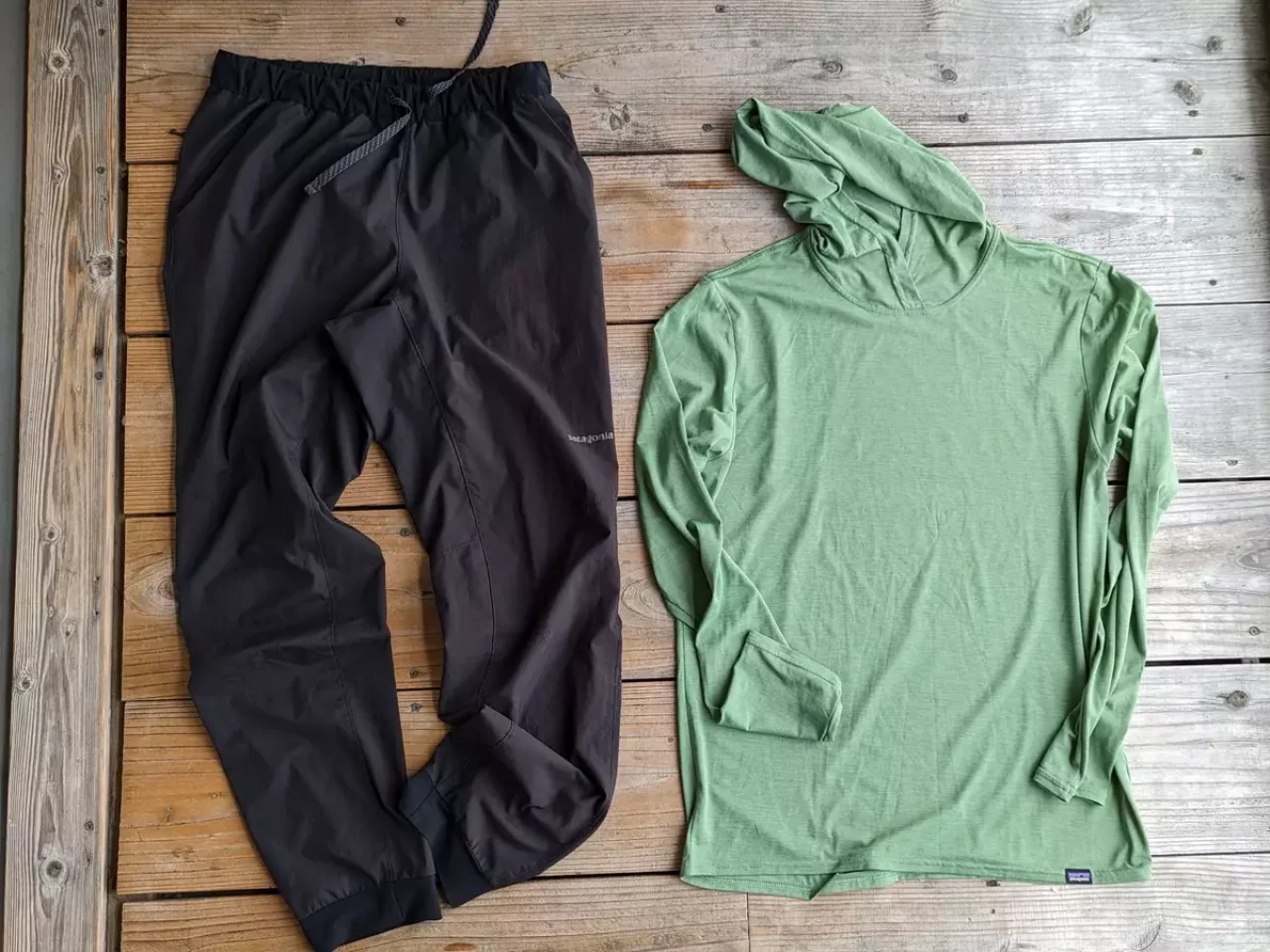 汗をかく可能性がある登山ではキャプリーン・クール・デイリーとテルボンヌ・ジョガーズの組み合わせ