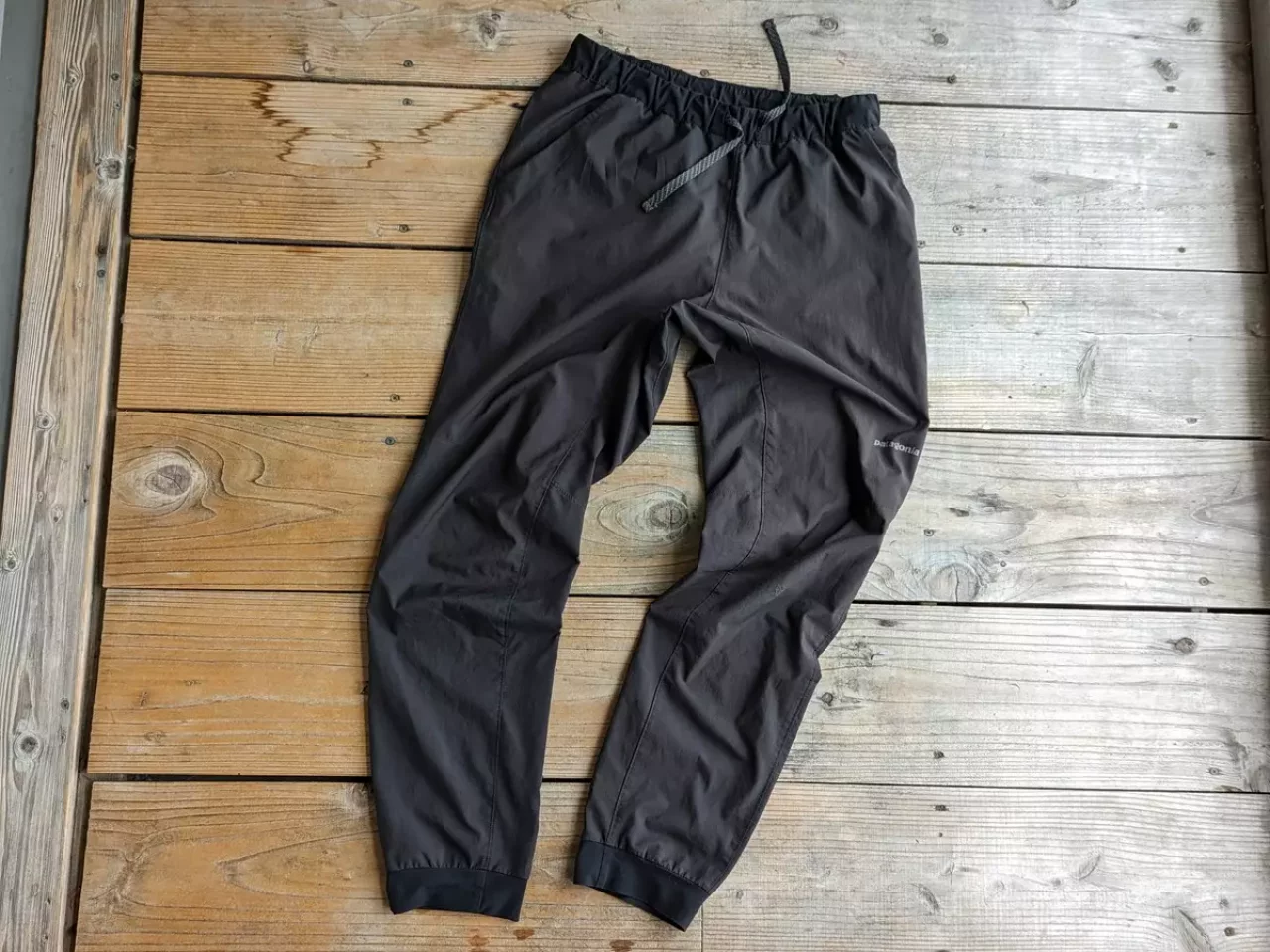 汗をかきたくない登山におすすめ-パタゴニアのパンツ『テルボンヌ・ジョガーズ』