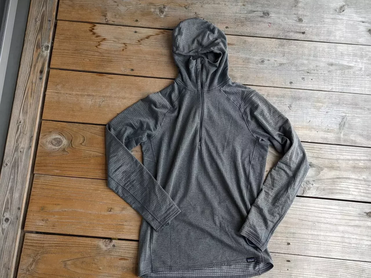 肌寒い登山におすすめ-パタゴニアのベースレイヤー『キャプリーン・サーマルウェイト』