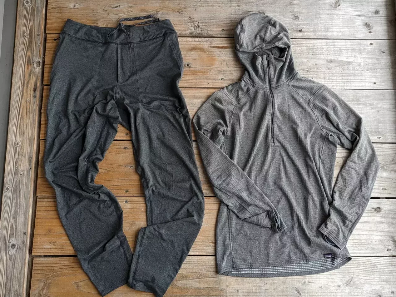 肌寒い登山ではキャプリーン・サーマルウェイトとトレイル・ペーサー・ジョガーズの組み合わせ