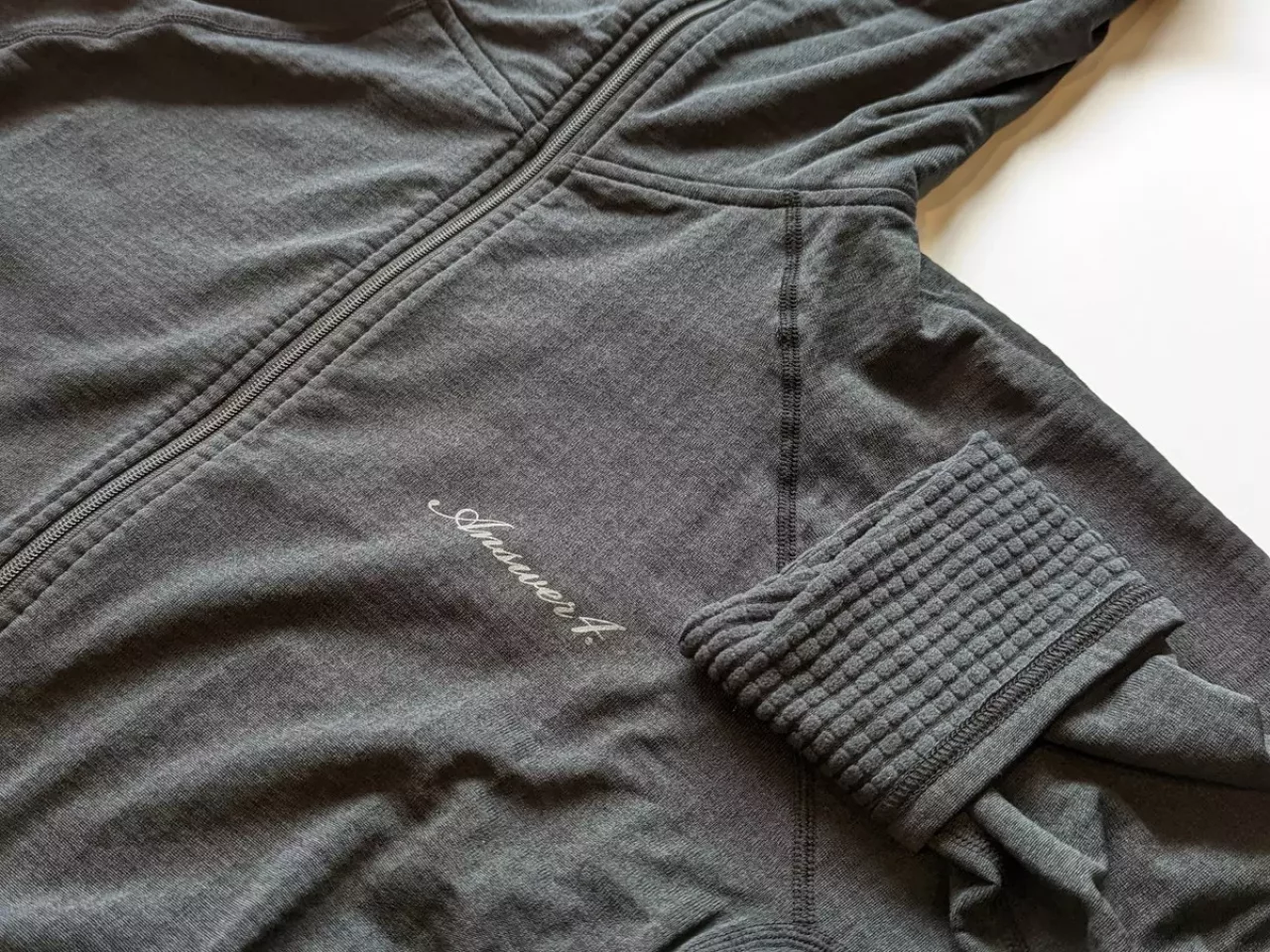 Answer4のジップアップジャケットからみるポーラテックパワーグリッドの良さ