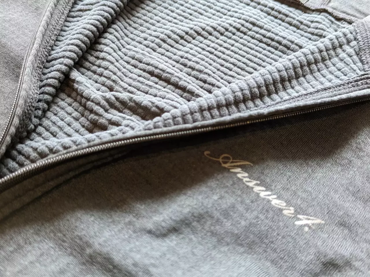 Answer4のジップアップジャケット