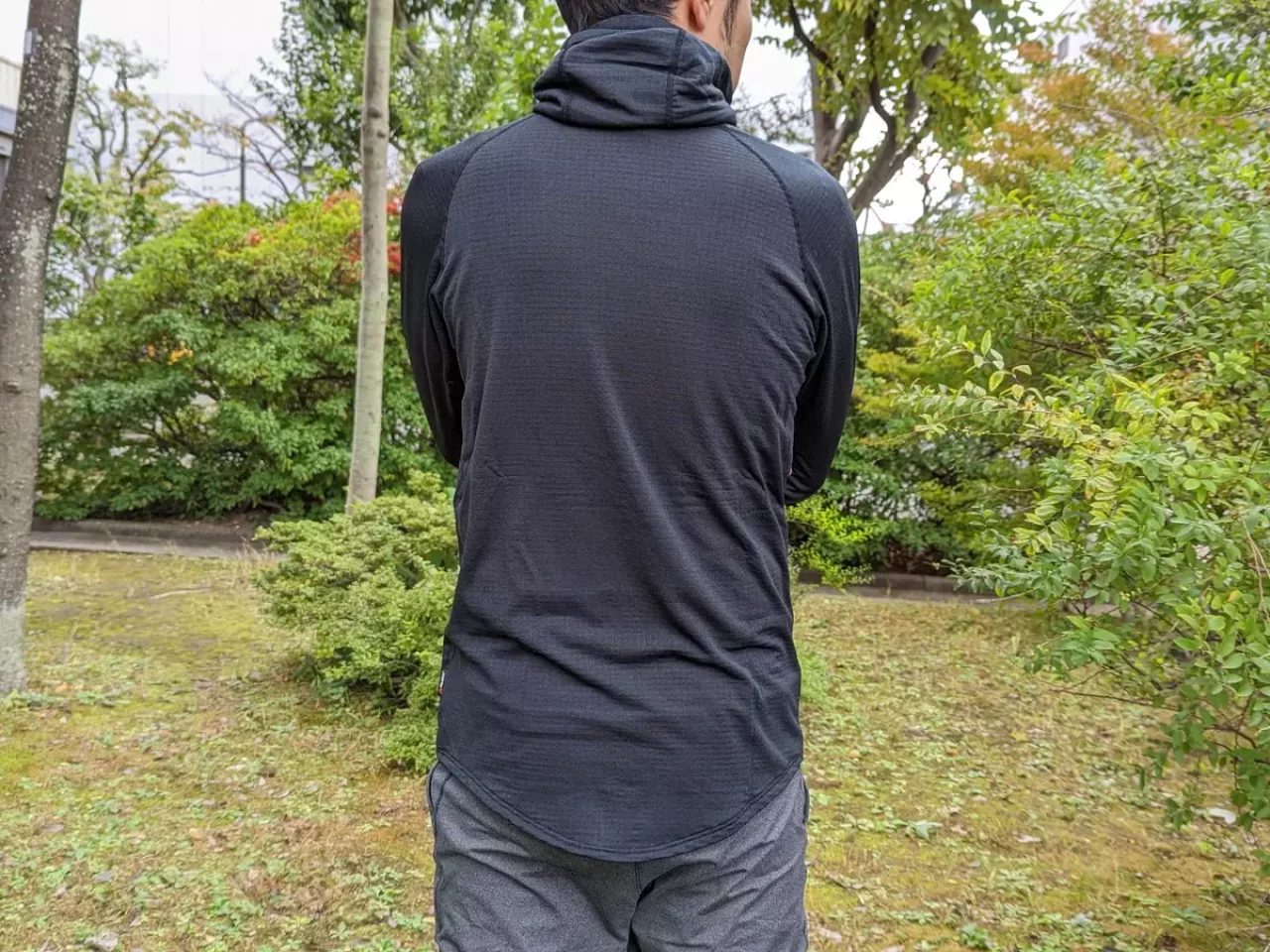 背中側の丈は長め