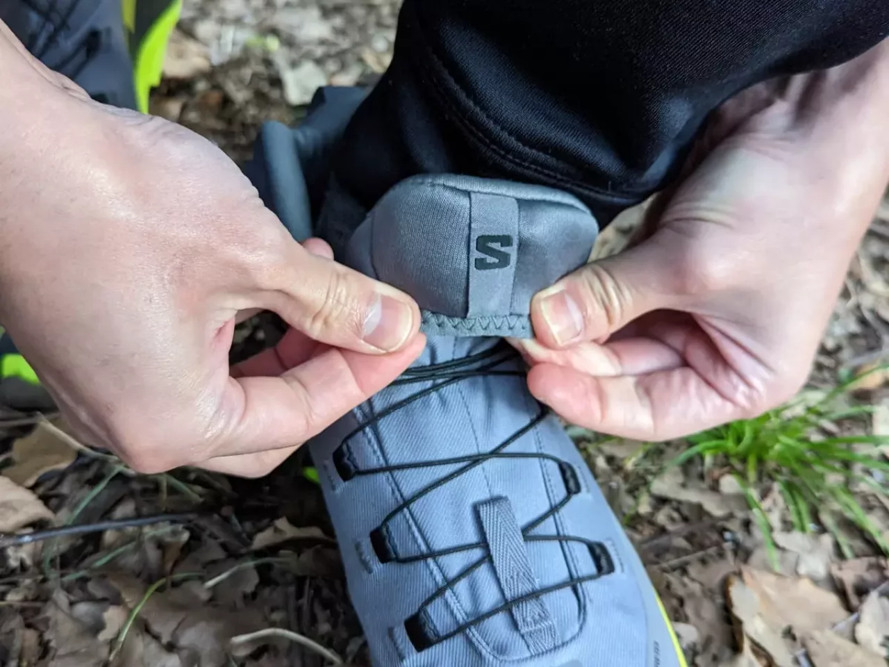 シュータンにしまうことができるのもサロモンのトレッキングシューズ