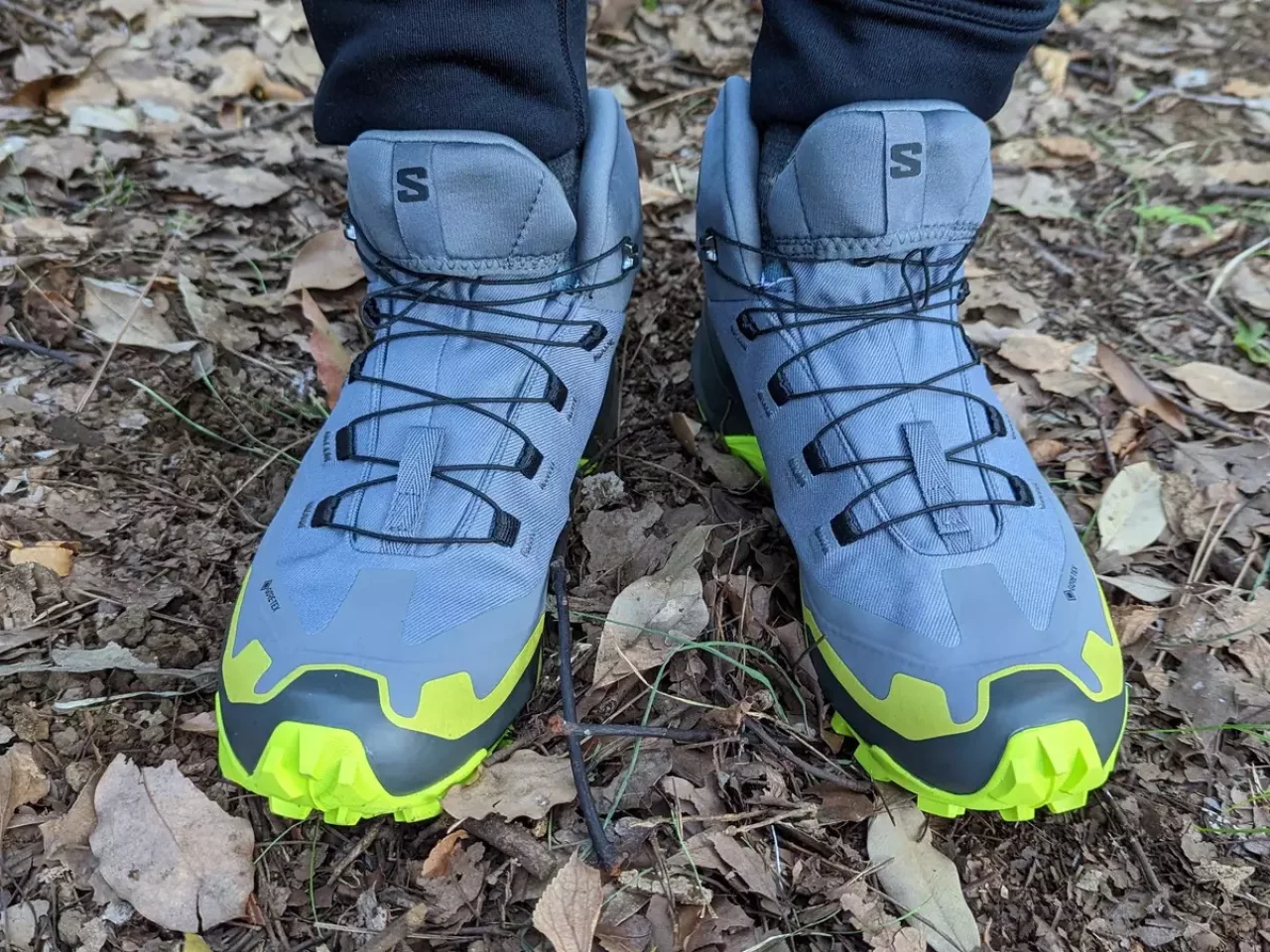 フィットするアッパーとクイックレース