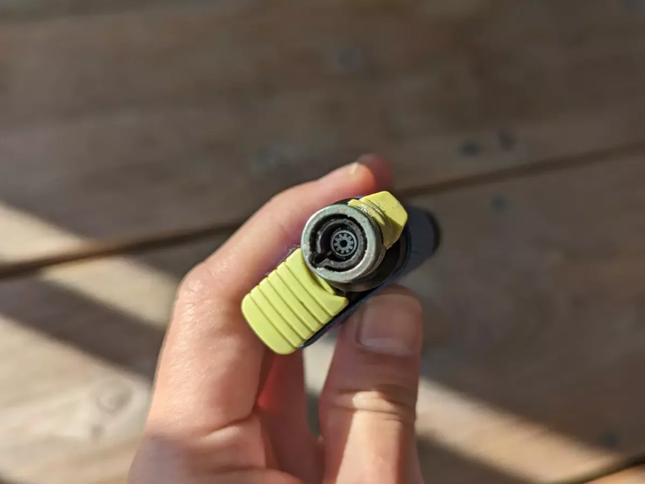 着火装置から火花が出ているか確認