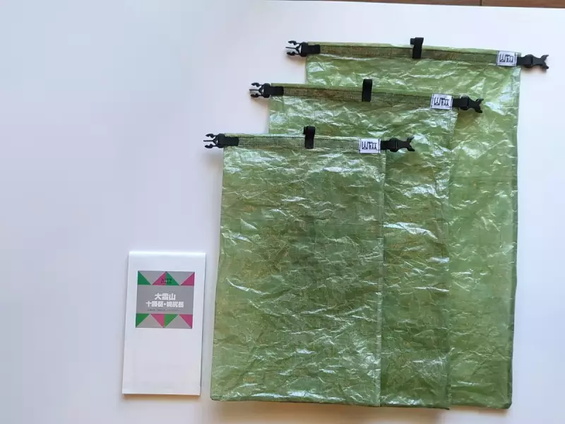 登山に持ち歩くなら軽量なドライバックでダウンを守ろう−3つのサイズの山旅ドライバック|スタッフバッグ|登山ギア|山のモノ|登山・トレラン・山スキーマガジン「山旅旅」