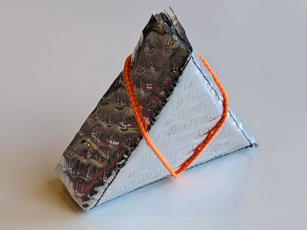 登山で美味しいおにぎりを食べる−コンビニおにぎりを美味しく保つおにぎり保温・保護ケース