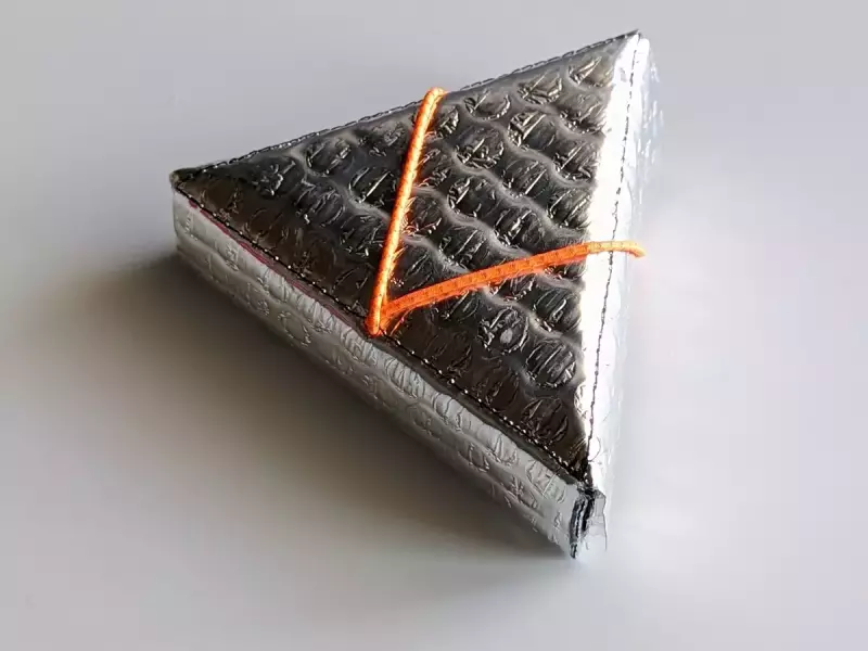 『おにぎり保温・保護ケース』の素材