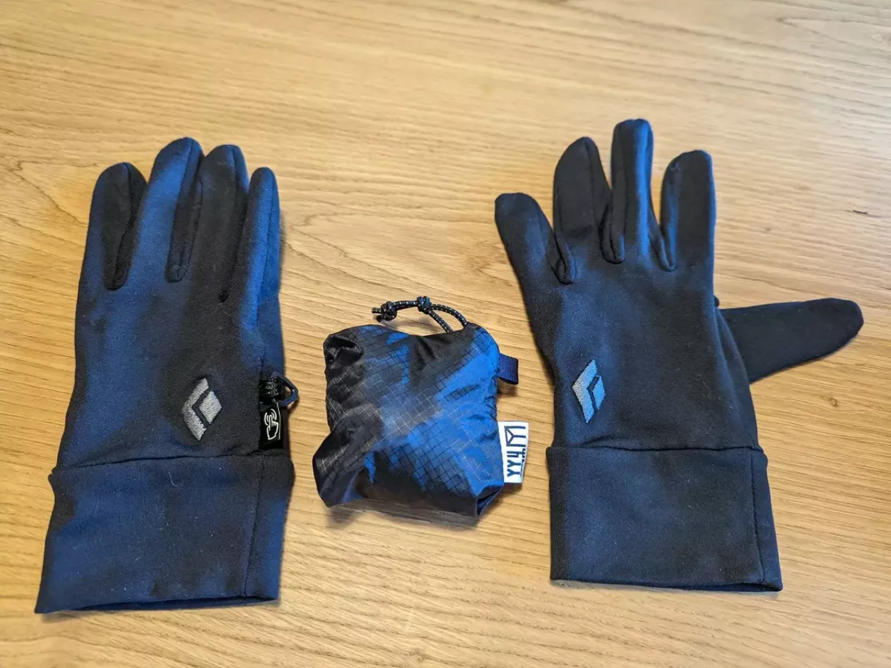 スマホタッチが容易で防寒対策に優れた2つのグローブ