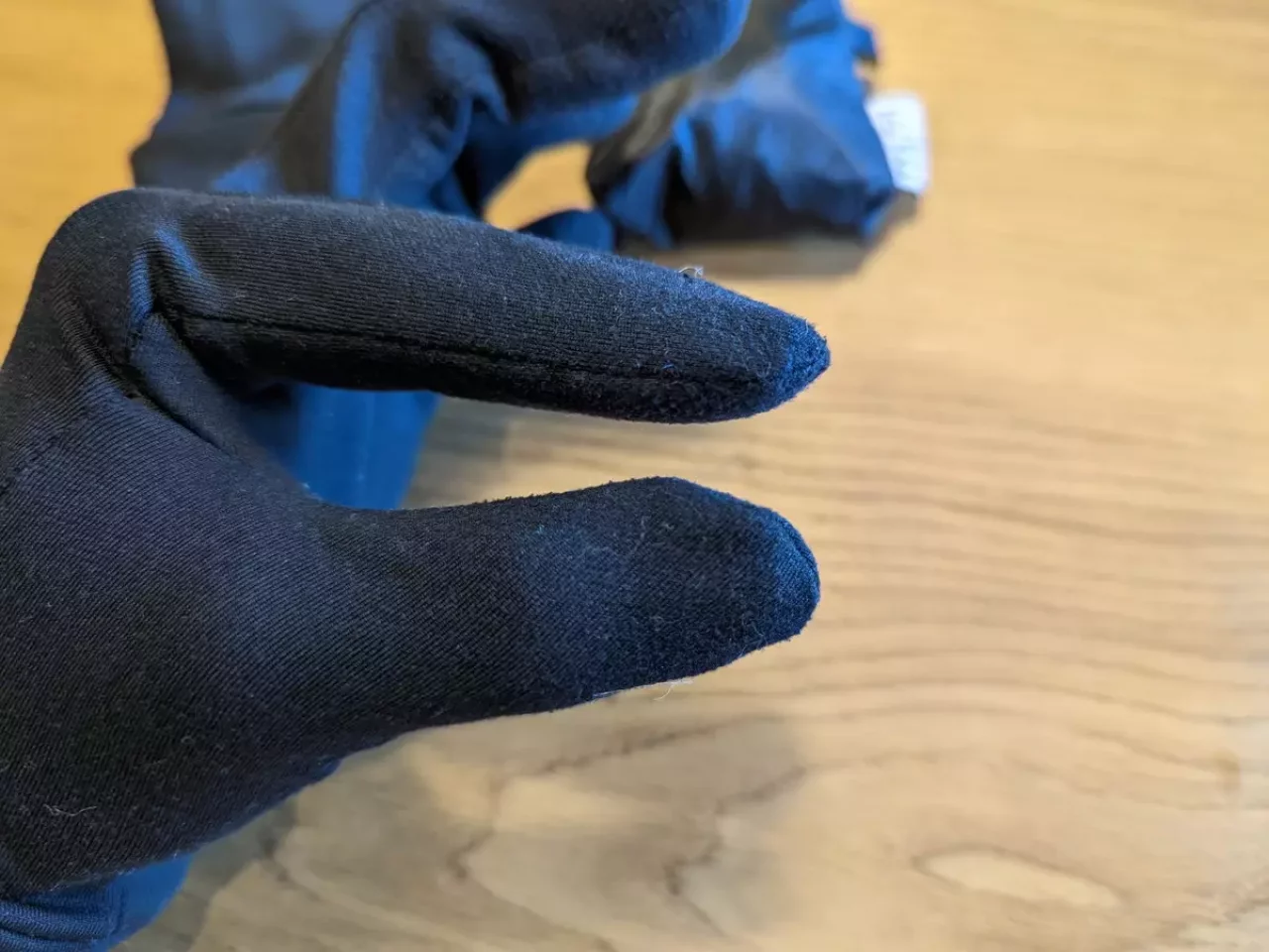 スマホタッチが容易で防寒対策に優れた2つのグローブ