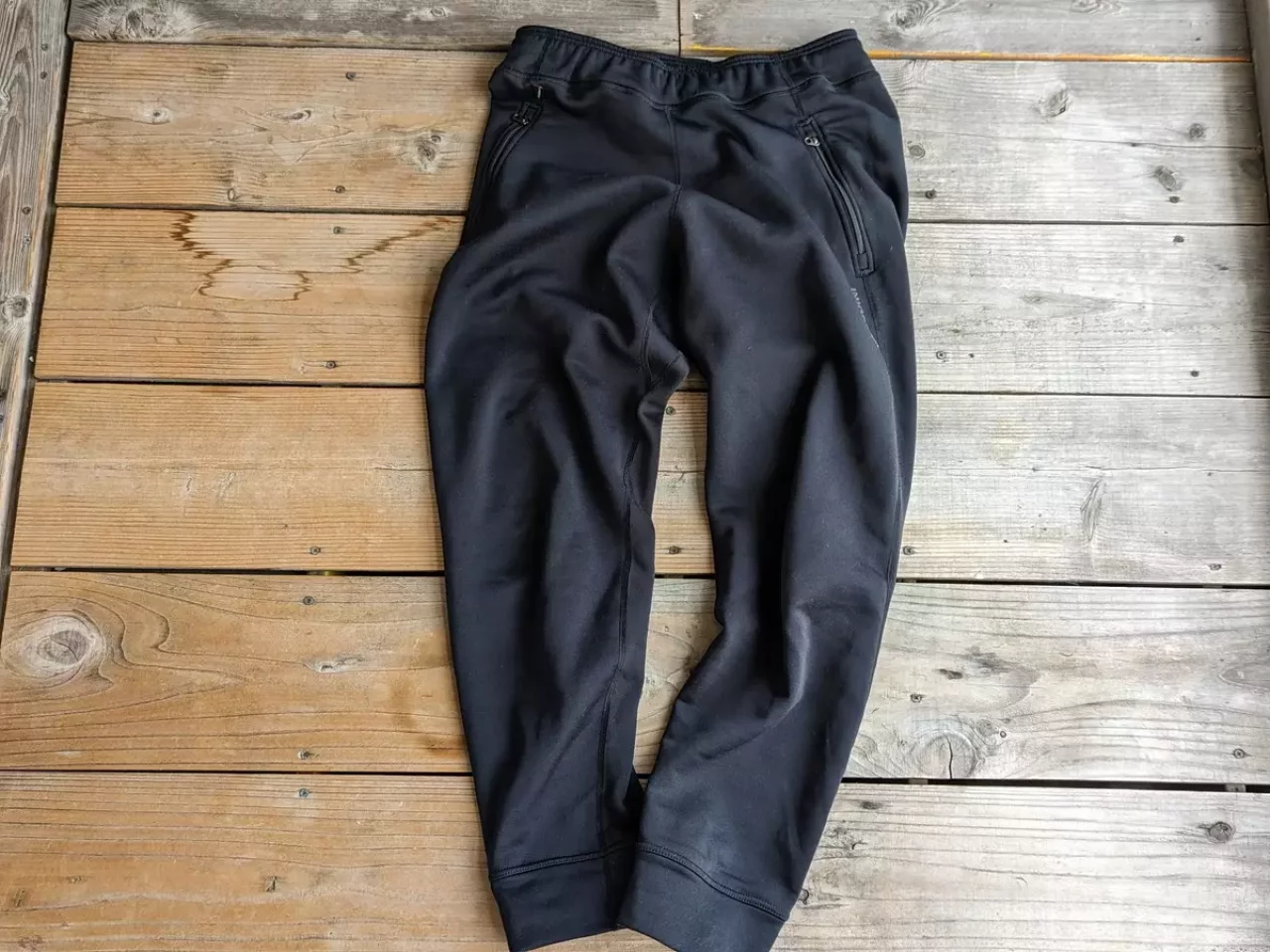 ポーラテックのパワードライを体感できるフリースパンツ