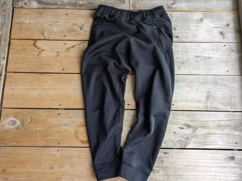 ポーラテックのパワードライを体感できるフリースパンツ