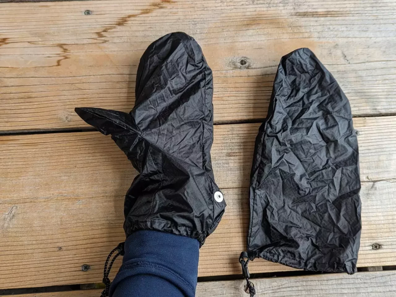 手がかじかむ季節に超おすすめ『山旅-コンパクト防風ミトン』