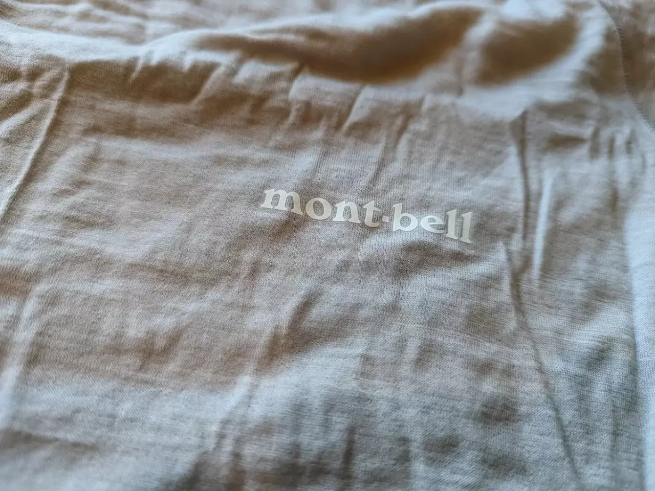 着た瞬間から暖かい発熱素材『スーパーメリノウール』