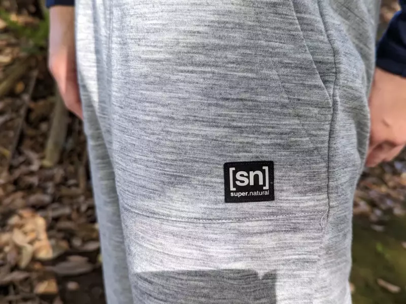 登山用のパジャマから普段使いにおすすめのメリノウール製パンツ-スーパーナチュラル『エッセンシャルスウェットパンツ』|パンツ・ショーツ|登山ウェア|山のモノ|登山・トレラン・山スキーマガジン「山旅旅」