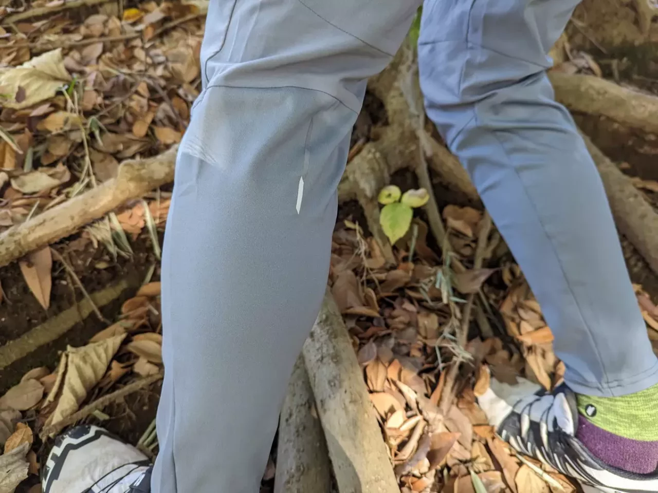 ランニングパンツ−サロモン『クロスラン』 パンツの上部と下部とで別の素材を使用