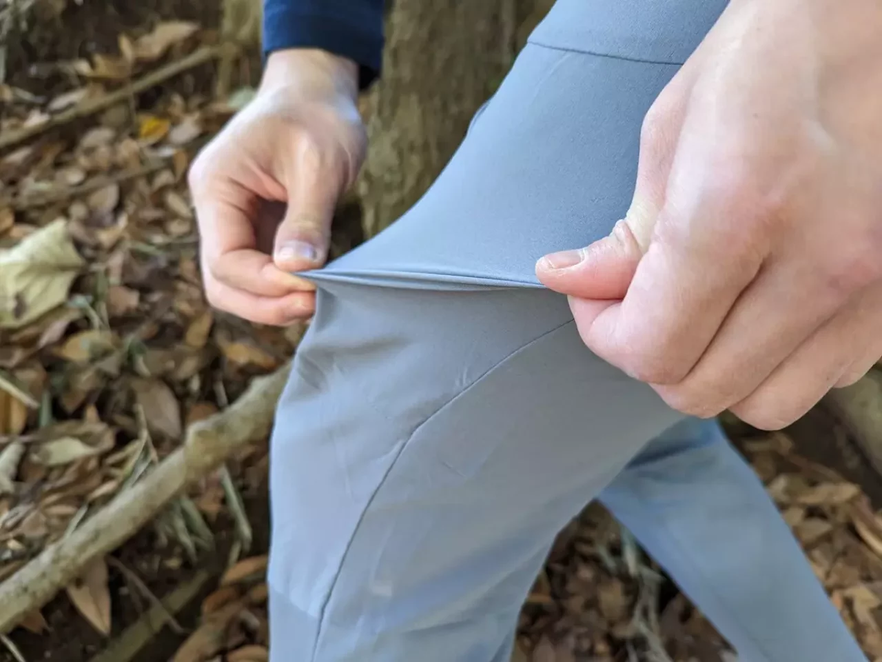 ランニングパンツ−サロモン『クロスラン』 パンツの上部と下部とで別の素材を使用