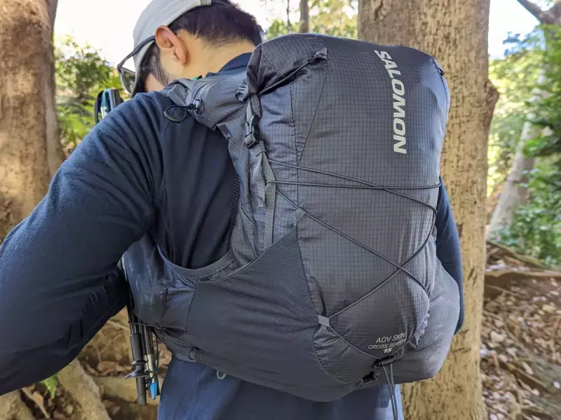 レイルランニング用ザック-サロモン 自由な動きをサポートするSensiFit構造