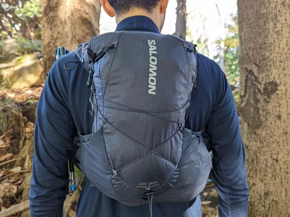【レビュー】雨に強い!軽量で使い心地に優れたトレイルランニング用ザック-サロモン『ADV SKIN CROSS SEASON 15』
