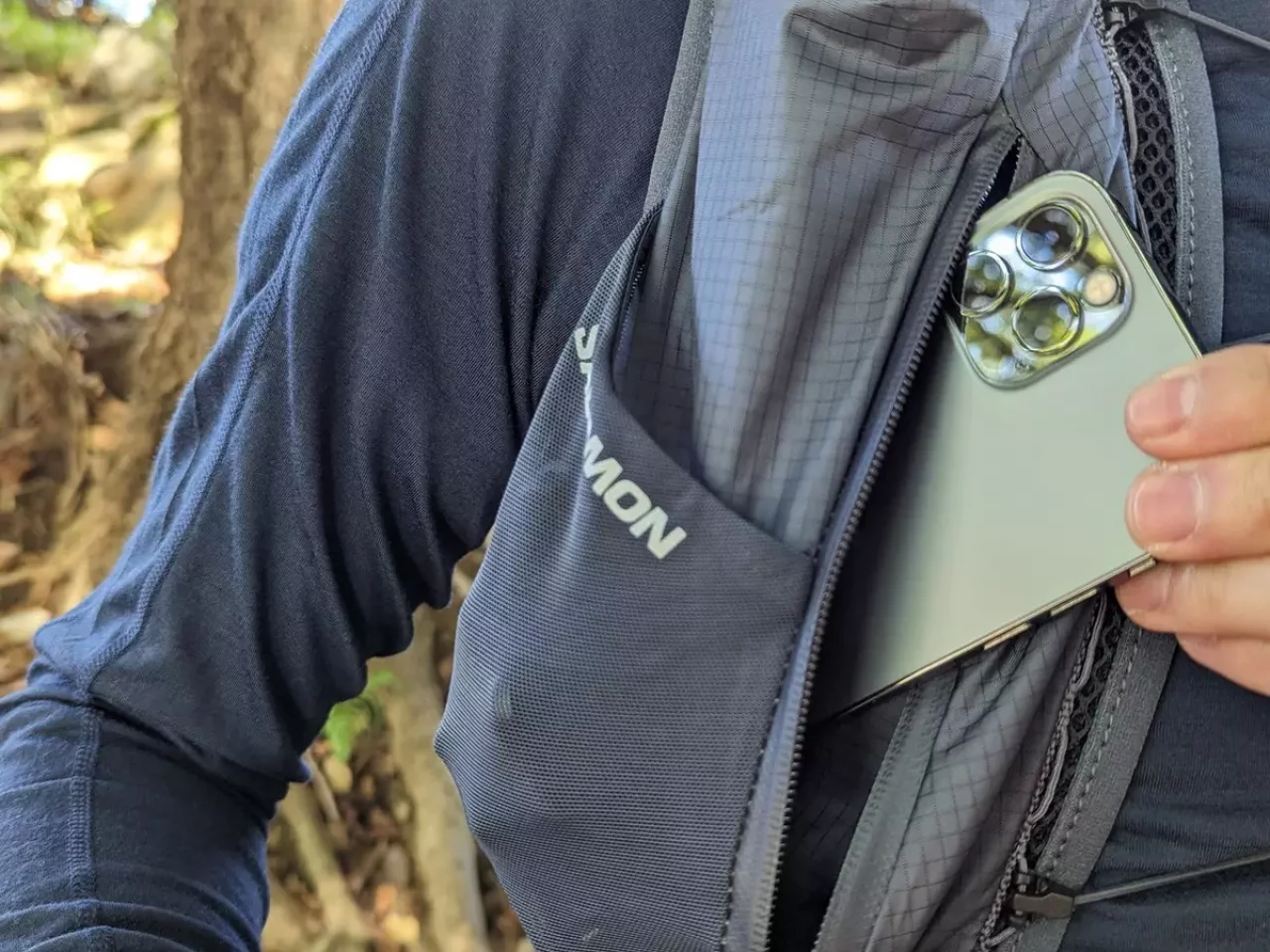 レイルランニング用ザック-サロモン 前面に備わった4種類のポケット