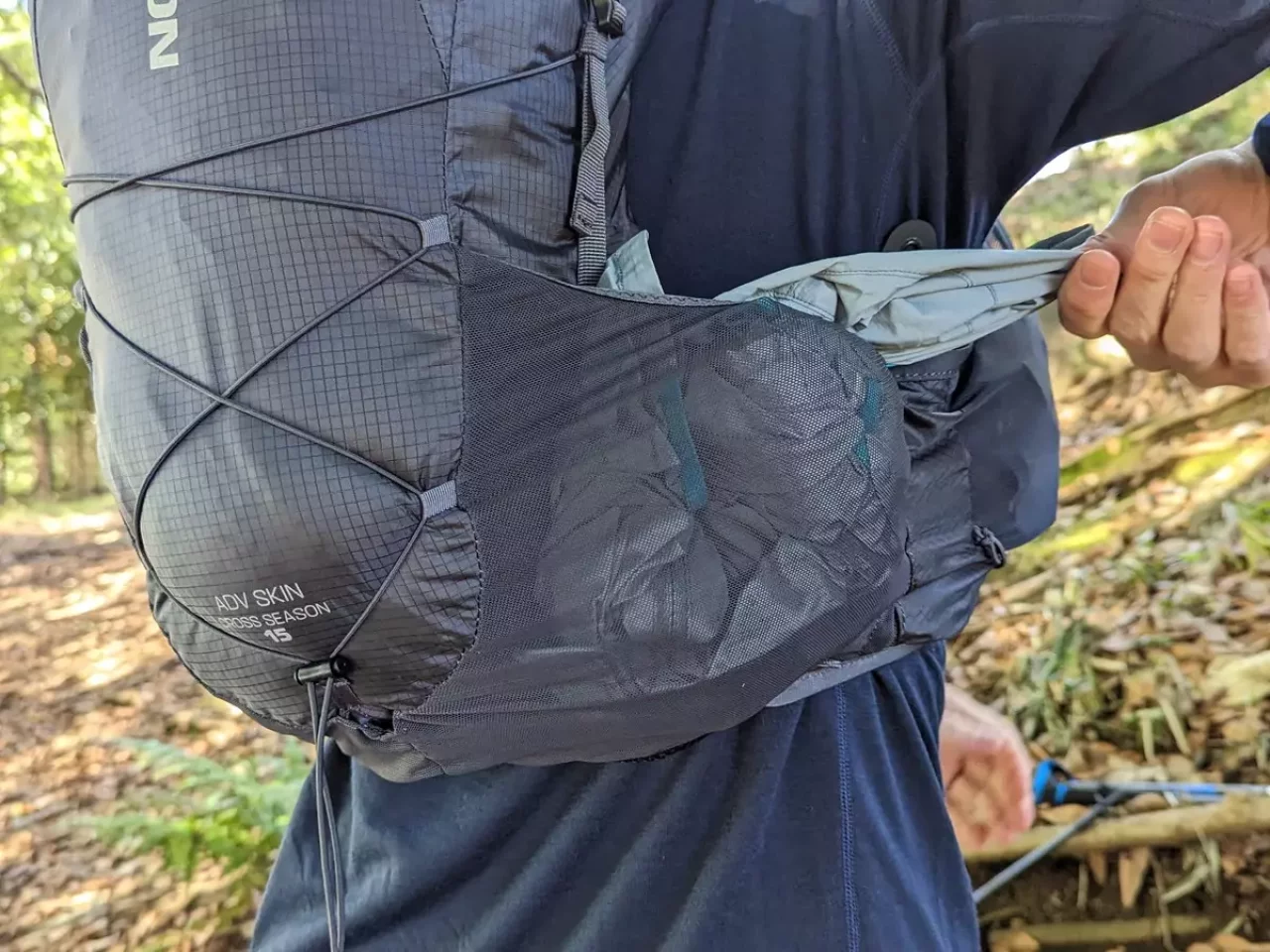 レイルランニング用ザック-サロモン 前面に備わった4種類のポケット