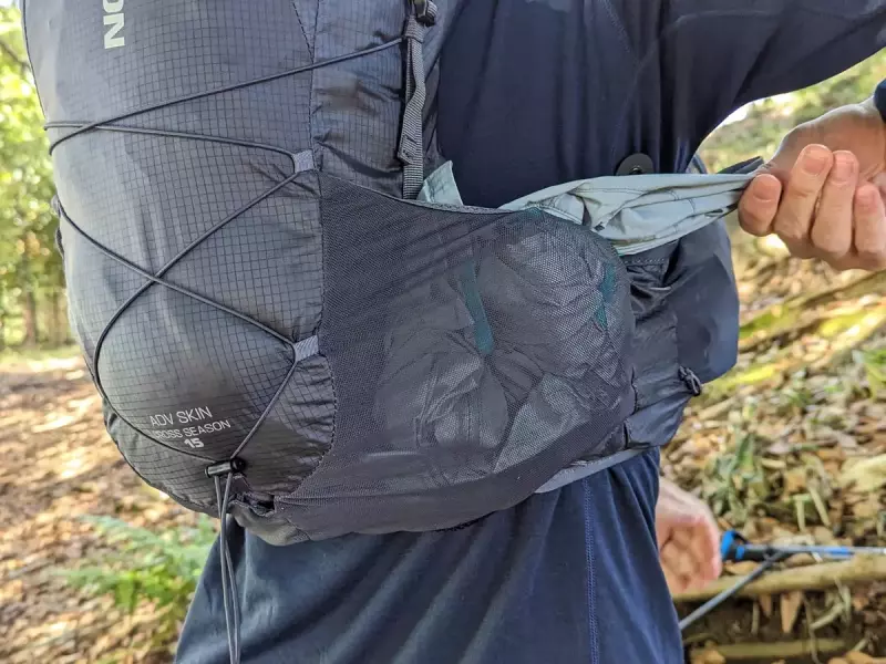 レイルランニング用ザック-サロモン 前面に備わった4種類のポケット