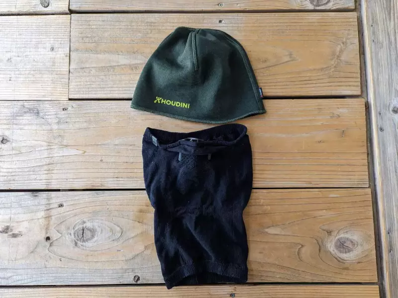 ニット帽&マスクでバラクラバ化- 登山とスキーで汗をかかずに行動しやすいアイデア|マスク・フェイスマスク|登山ウェア|山のモノ|登山・トレラン・山スキーマガジン「山旅旅」