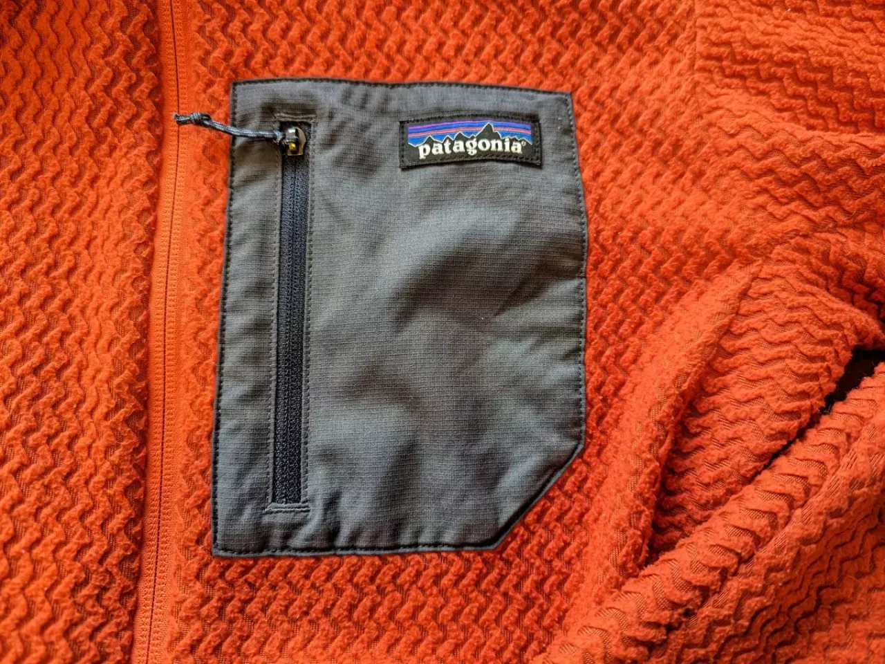 デザインにもなっている胸ポケット