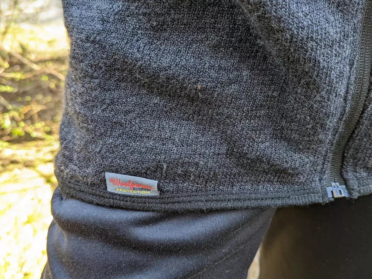 メリノウール製ミッドレイヤーを低山ハイキングで活用!『ウールパワー フルジップジャケットプロテクション400』