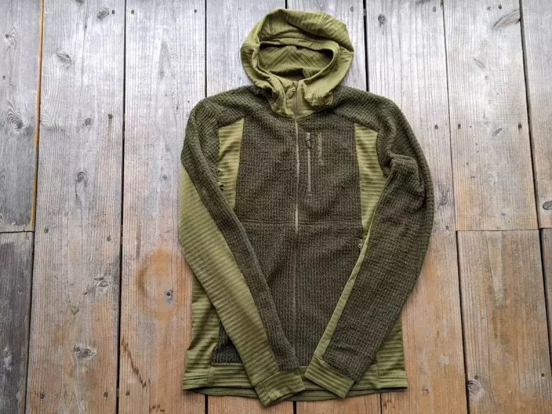 通気性と保温性を兼ね備え汎用性に優れたミドルレイヤー『フォルケティンアルファ120ジップフード』