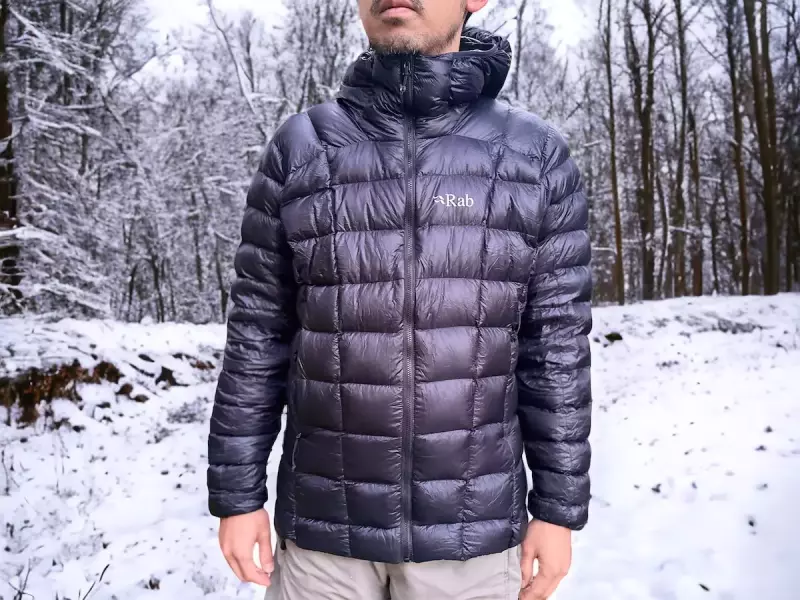 登山で外せない軽量ダウンジャケットの本命!『RabミシックGジャケット』|ダウンジャケット・パンツ|登山ウェア|山のモノ|登山・トレラン・山スキーマガジン「山旅旅」