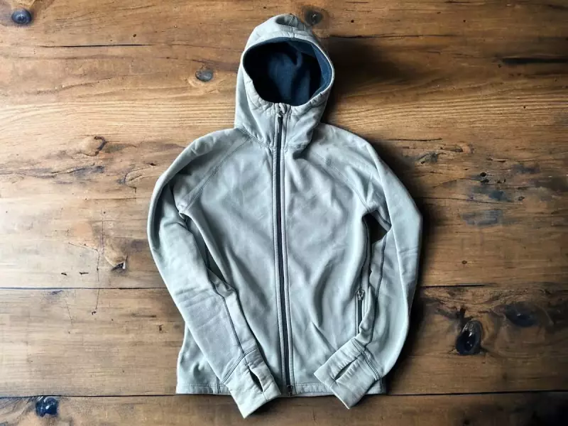 着心地が抜群!保温性とストレッチ性に優れた万能フリース『HOUDINIパワーフーディ』|フリース・ミドルレイヤー|登山ウェア|山のモノ|登山・トレラン・山スキーマガジン「山旅旅」