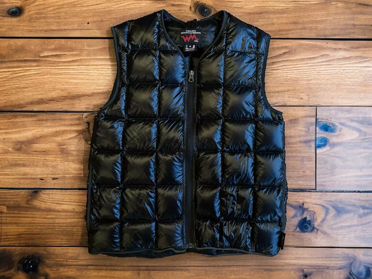 体幹の保温に優れたダウンベスト『ウエスタンマウンテニアリング フラッシュベスト』:ダウンの質と軽さに驚く