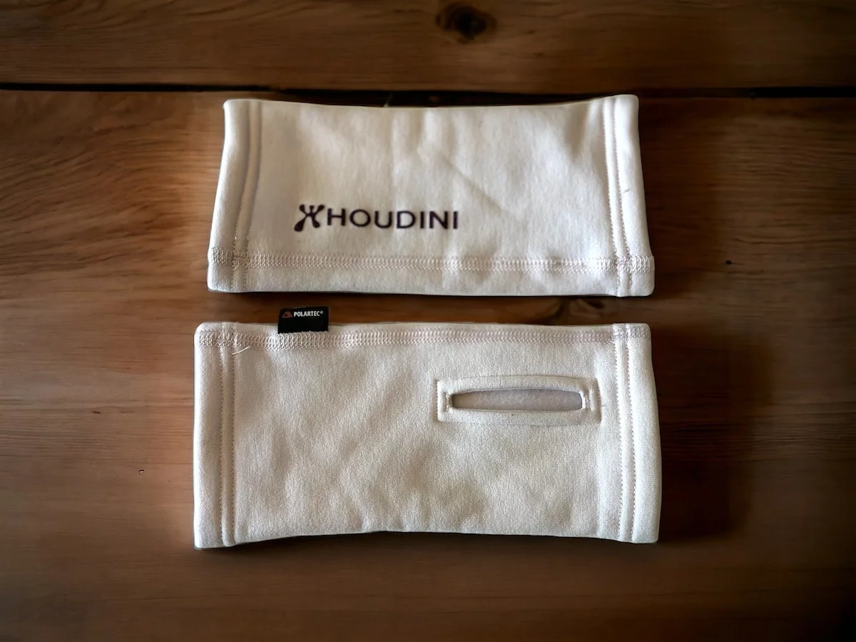 登山では手首を温めることが重要!手首を温め細かな作業を可能にするフーディニのパワーリストゲイター