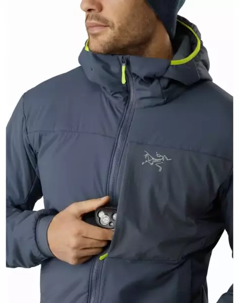 アークテリクス PROTON LT HOODY
ファスナー付チェストポケット