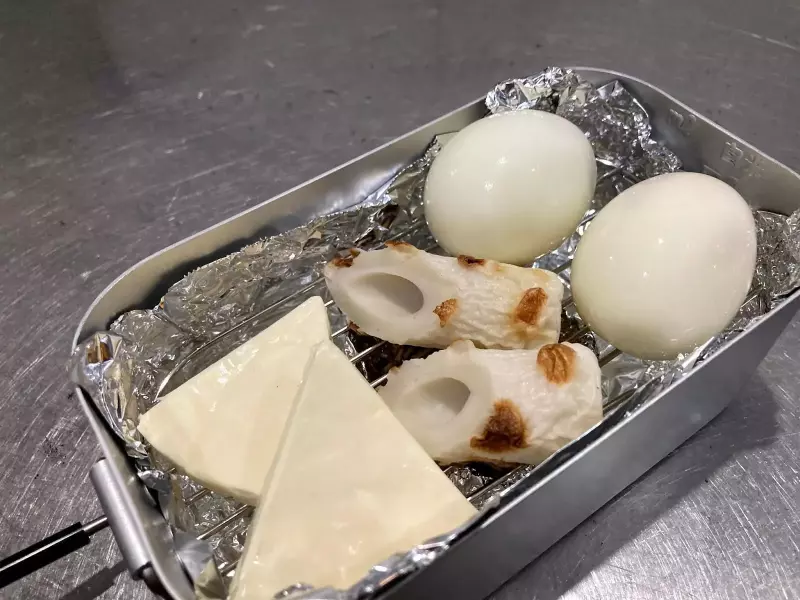 食材をメスティンに並べる